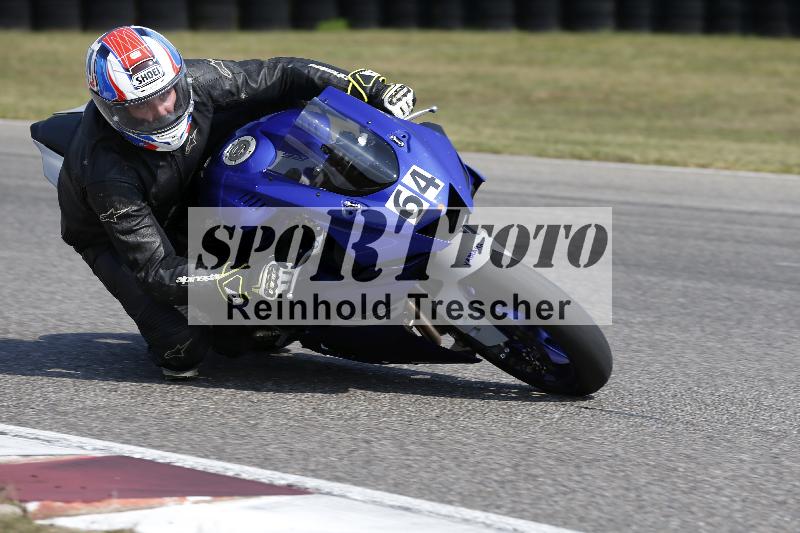 /Archiv-2025/49 26.08.2025 Cornu Master School ADR/rot-rouge/64